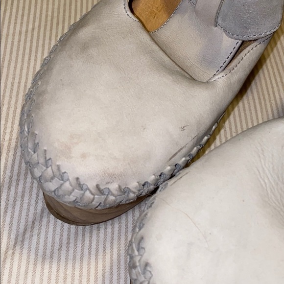 Leather buckled wooden heels - Picture 2 of 4